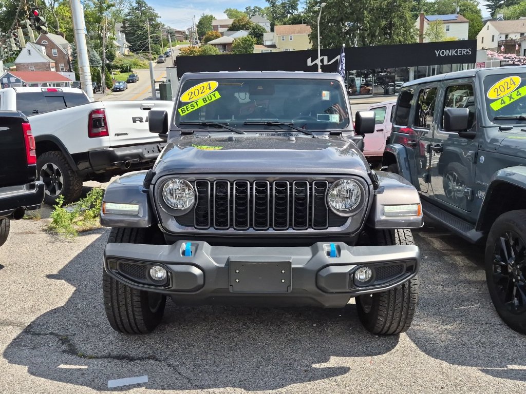 Used 2024 Jeep Wrangler Unlimited w/ Convenience Group AWD/4WD image 2