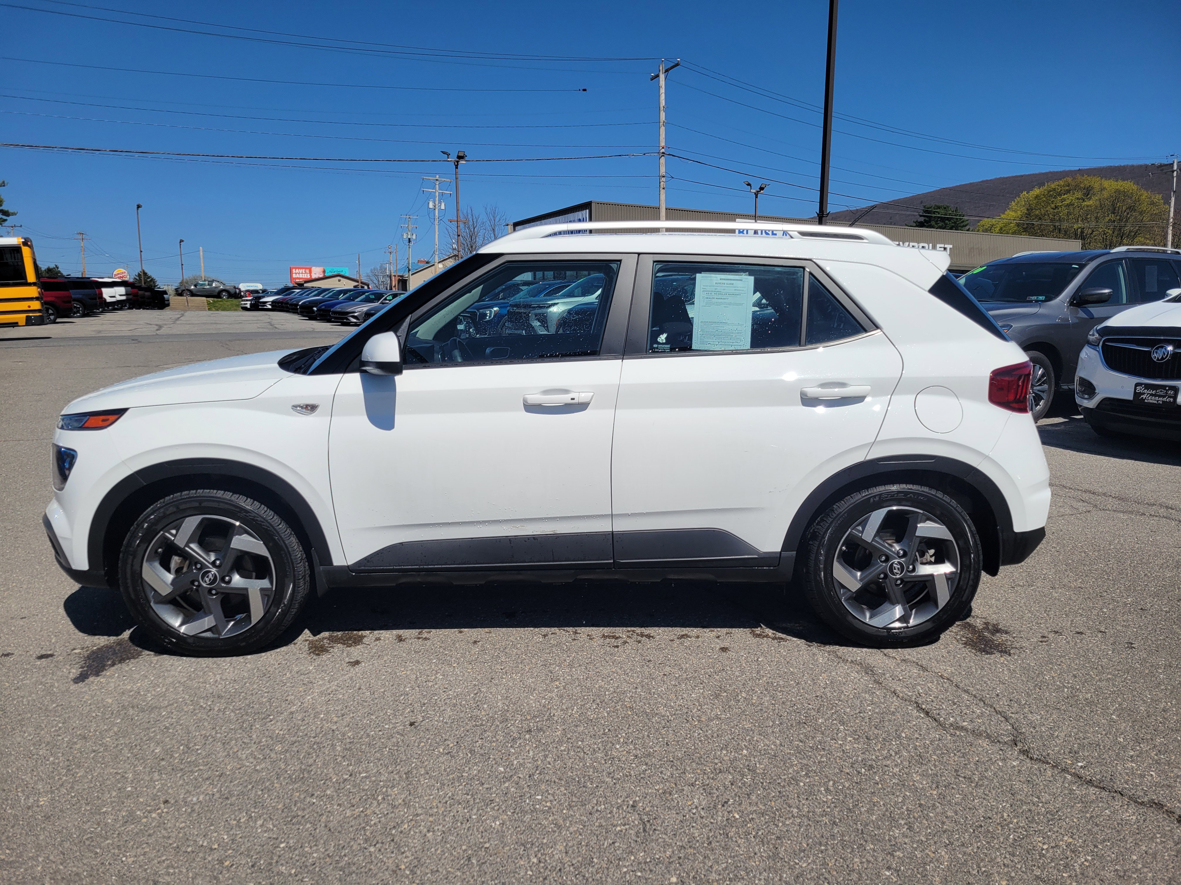 Certified 2024 Hyundai Venue SEL image 4