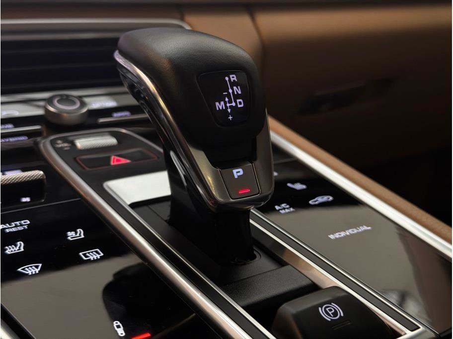 Used 2019 Porsche Panamera 4 AWD/4WD image 17