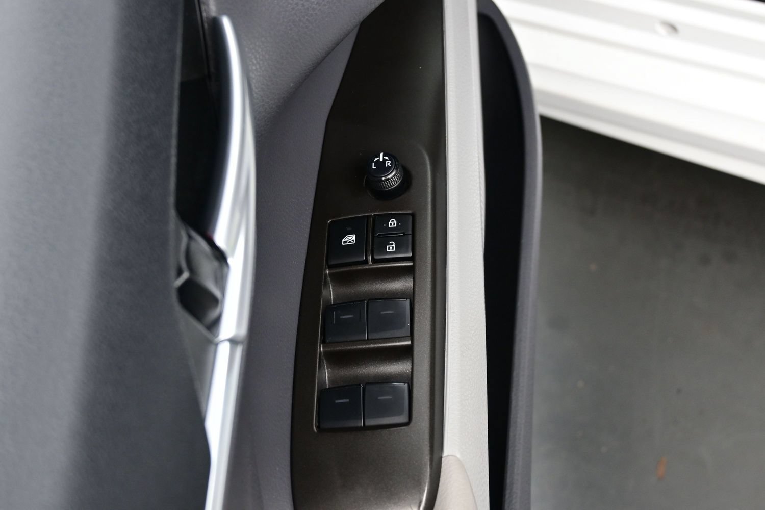 Used 2024 Toyota Camry SE w/ Audio Upgrade Package FWD image 10