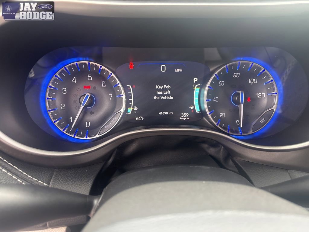 Used 2023 Chrysler Pacifica Touring-L image 14