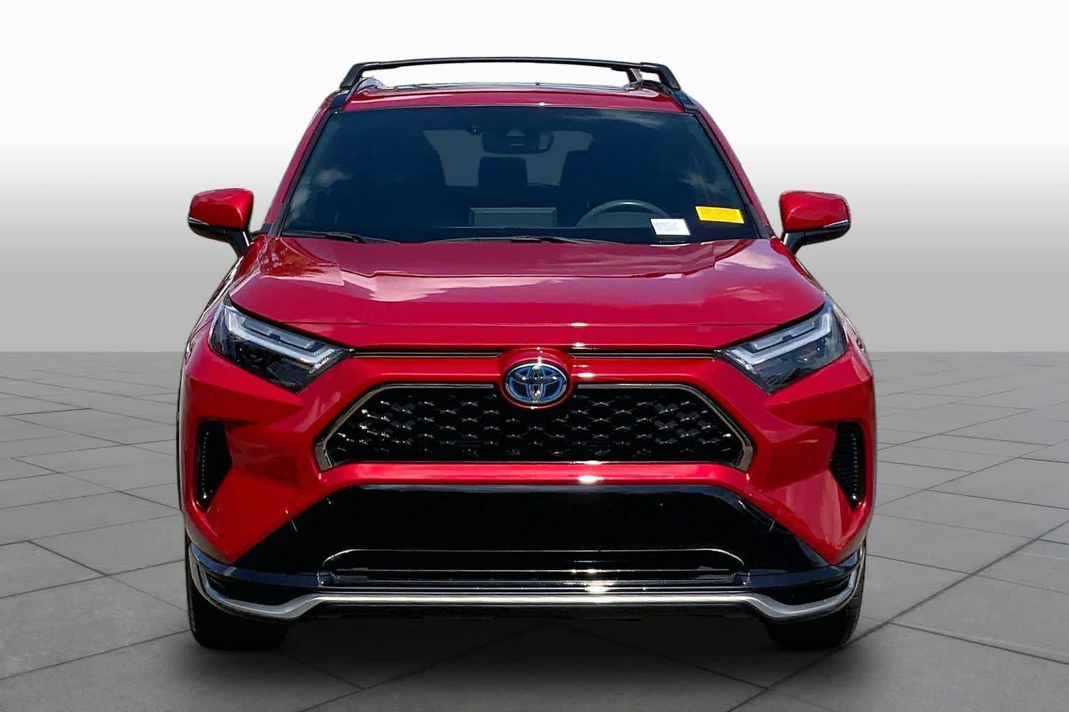 Used 2022 Toyota RAV4 SE w/ Weather & Moonroof Package AWD/4WD image 4