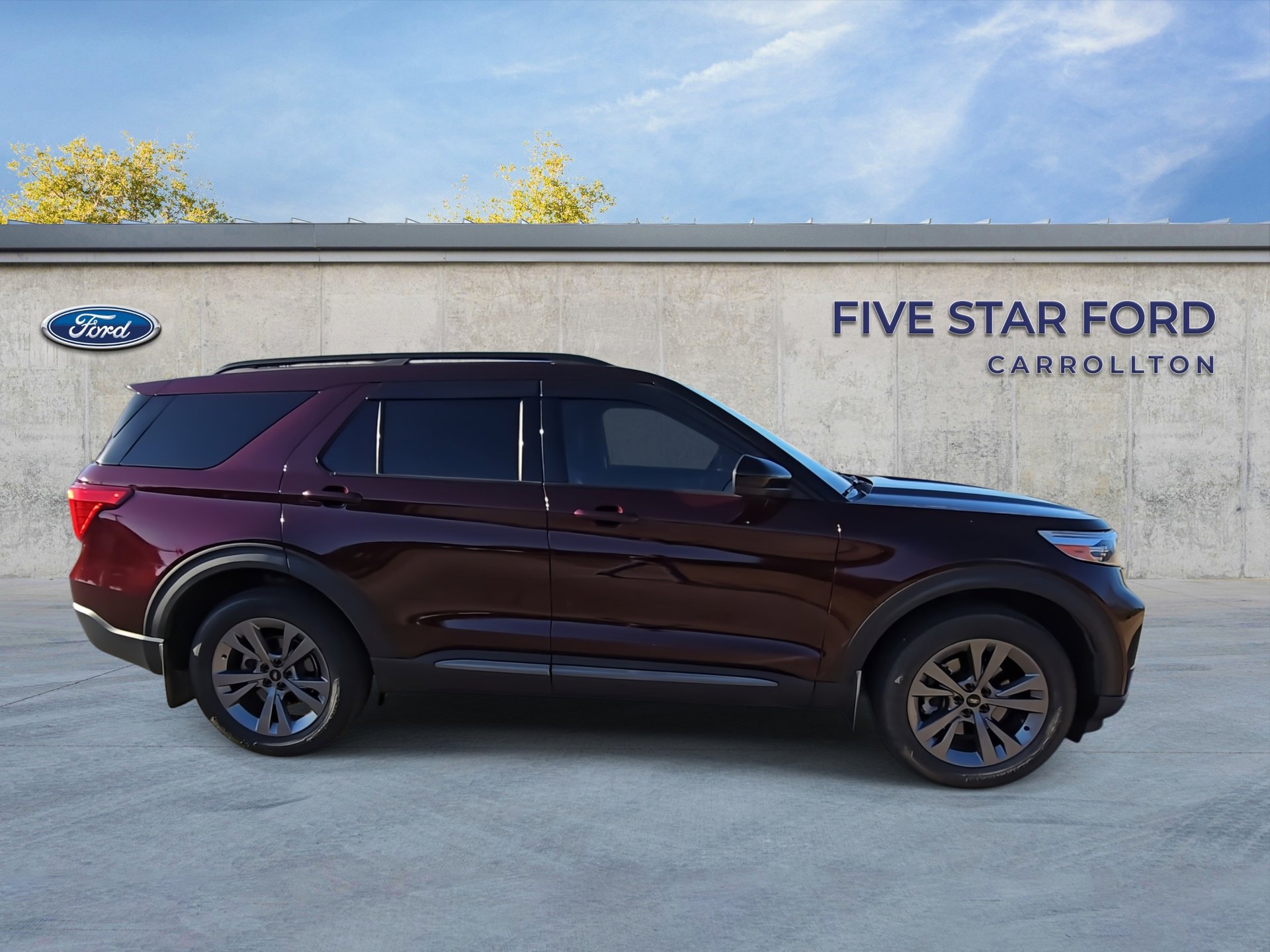 Used 2022 Ford Explorer XLT w/ Equipment Group 202A image 10