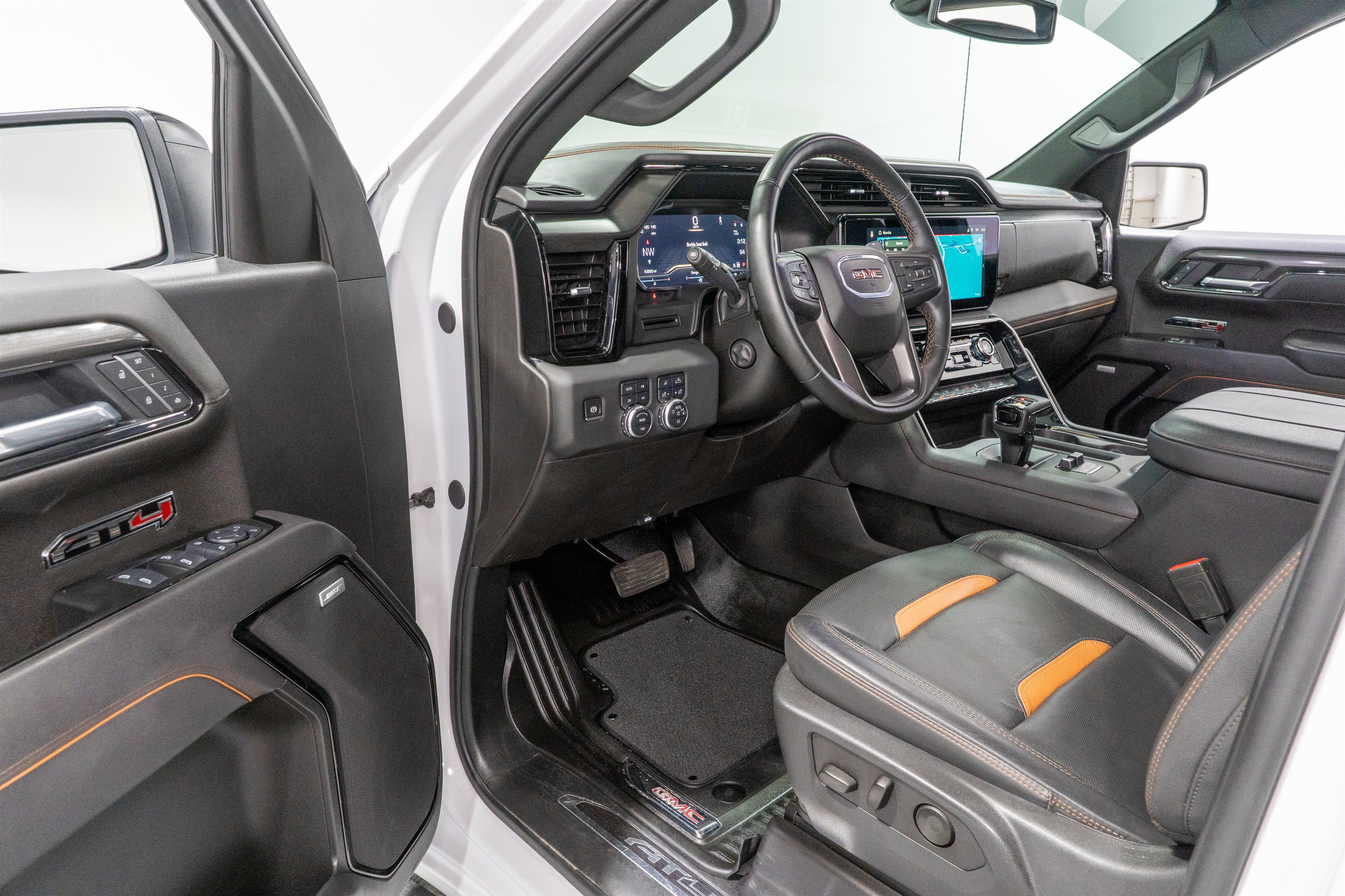 Used 2025 GMC Sierra 1500 AT4 w/ AT4 Premium Package AWD/4WD image 13