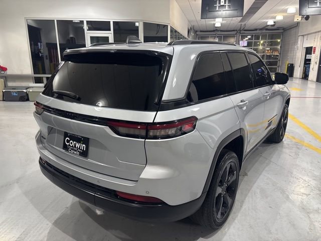 Used 2024 Jeep Grand Cherokee Altitude AWD/4WD image 9