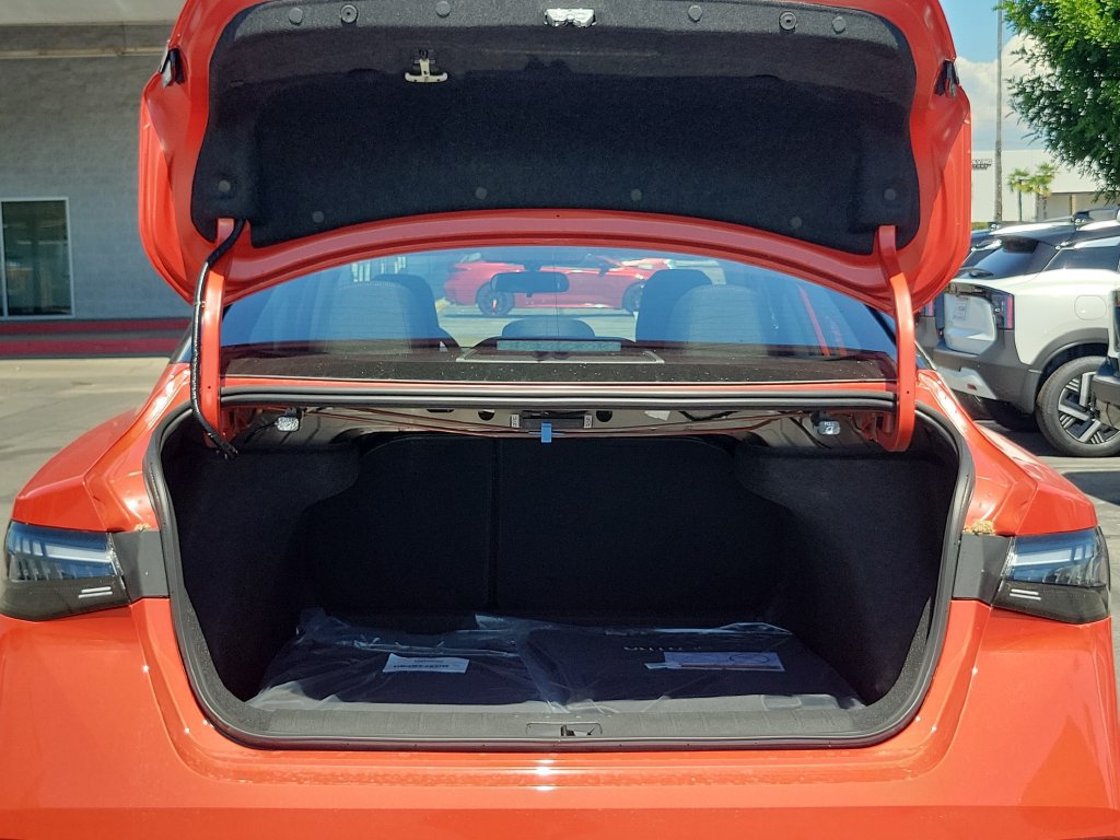 New 2027 Nissan Sentra SR FWD image 12