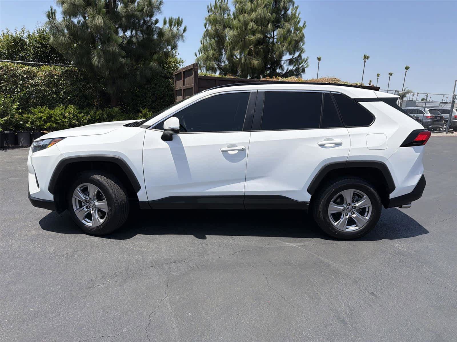 Used 2022 Toyota RAV4 XLE FWD image 3