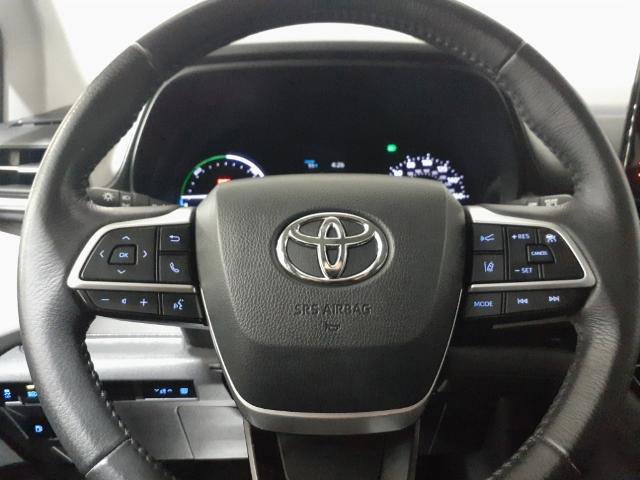 Used 2021 Toyota Sienna XLE FWD image 3