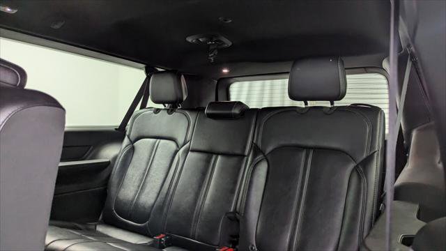 Used 2024 Jeep Wagoneer L Series II RWD image 18