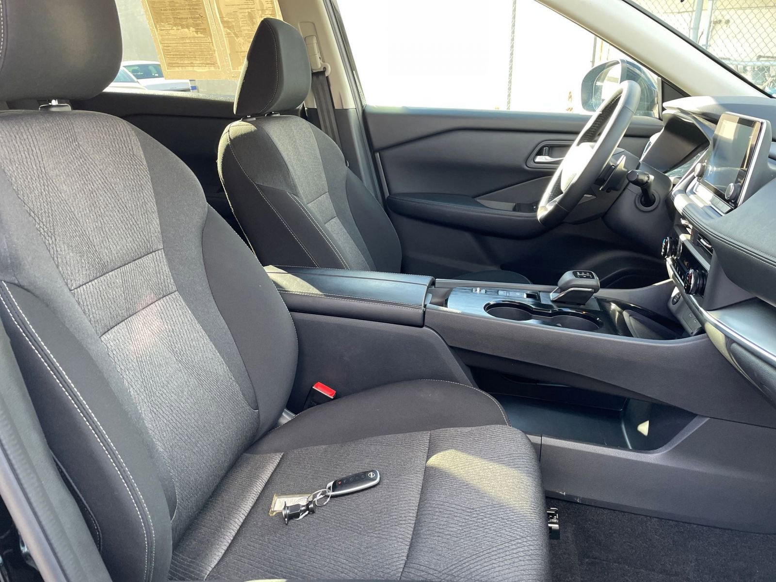 Used 2025 Nissan Rogue SV FWD image 39