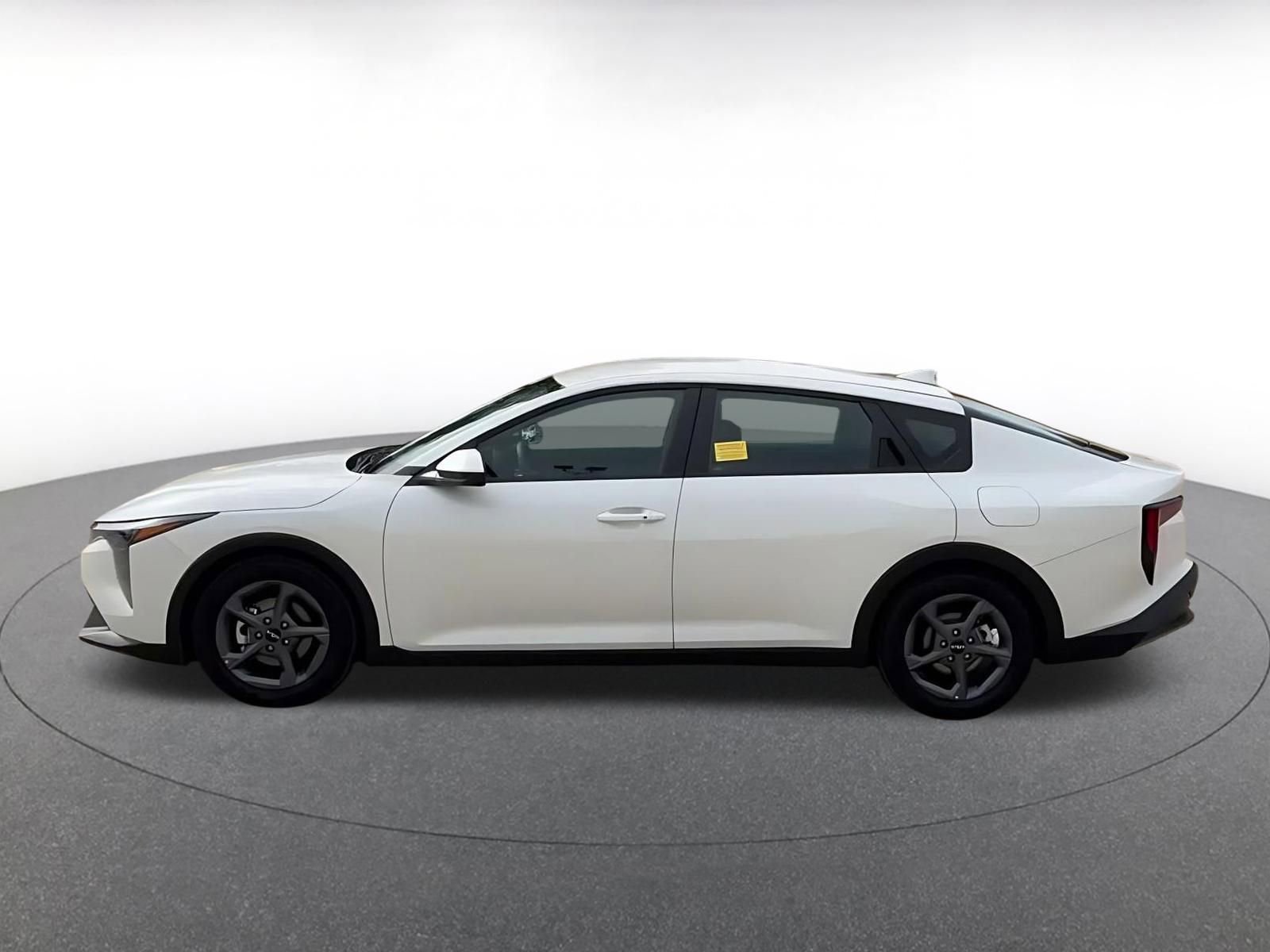 Used 2025 Kia K4 LXS image 11