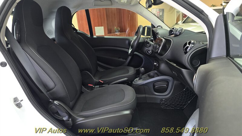 Used 2018 smart fortwo electric drive RWD image 12