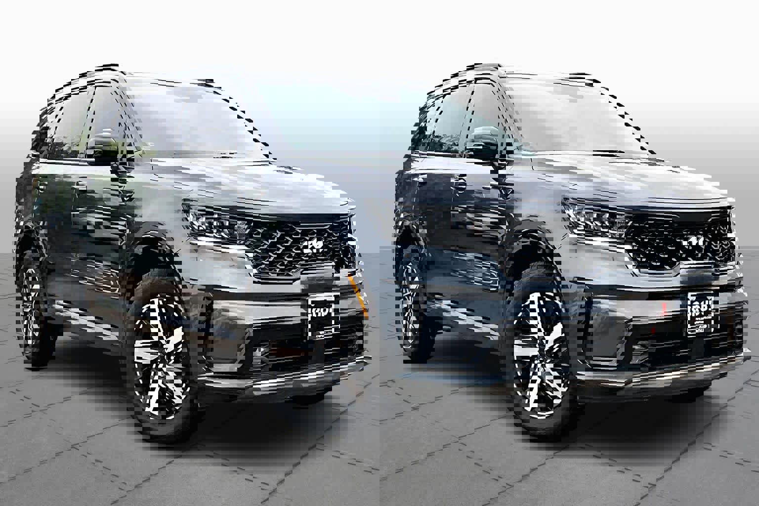 Used 2022 Kia Sorento EX w/ Panoramic Sunroof Package image 3