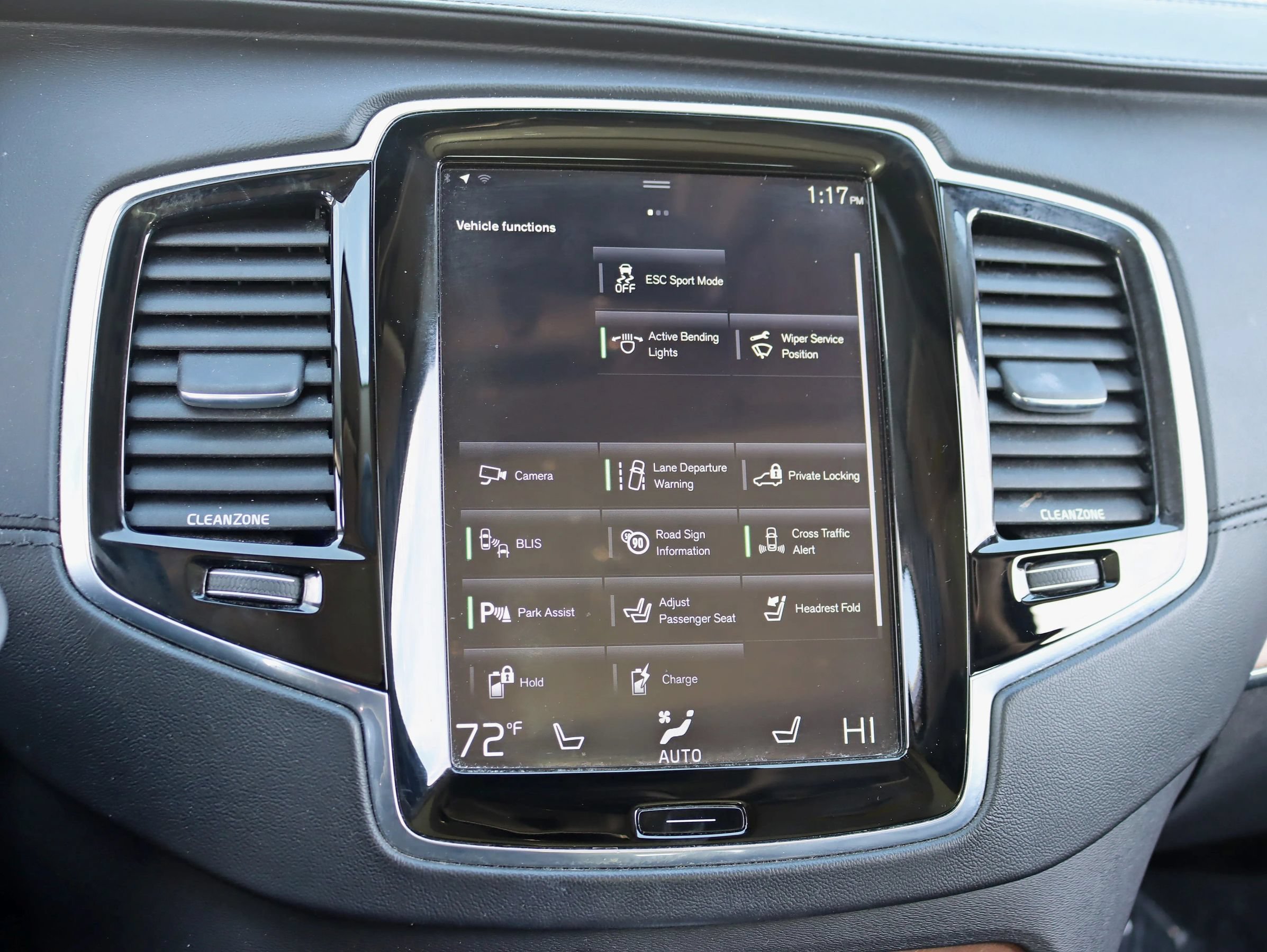 Used 2016 Volvo XC90 T8 Inscription w/ Protection Package Plus AWD/4WD image 23