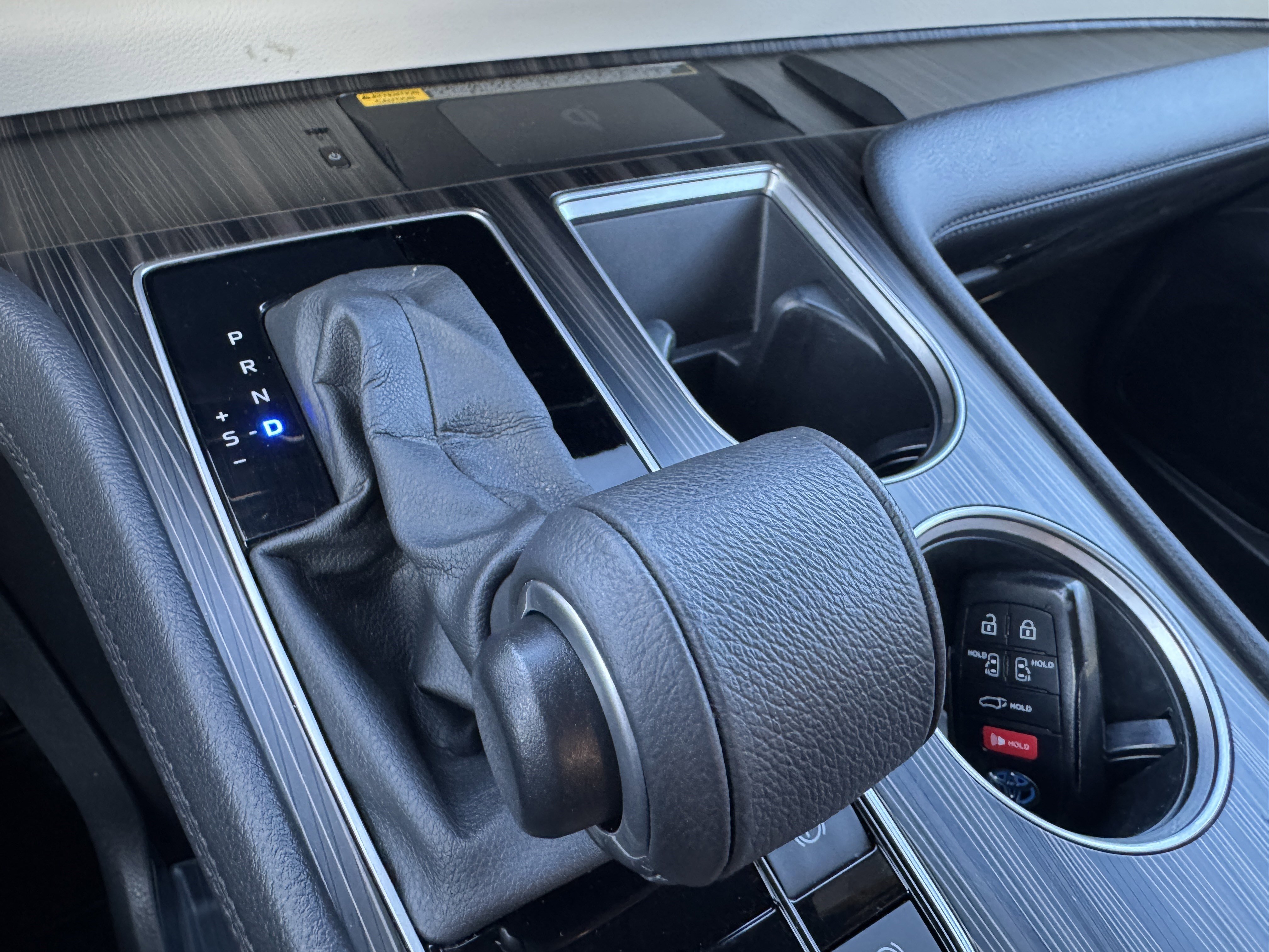 Used 2023 Toyota Sienna Platinum image 32