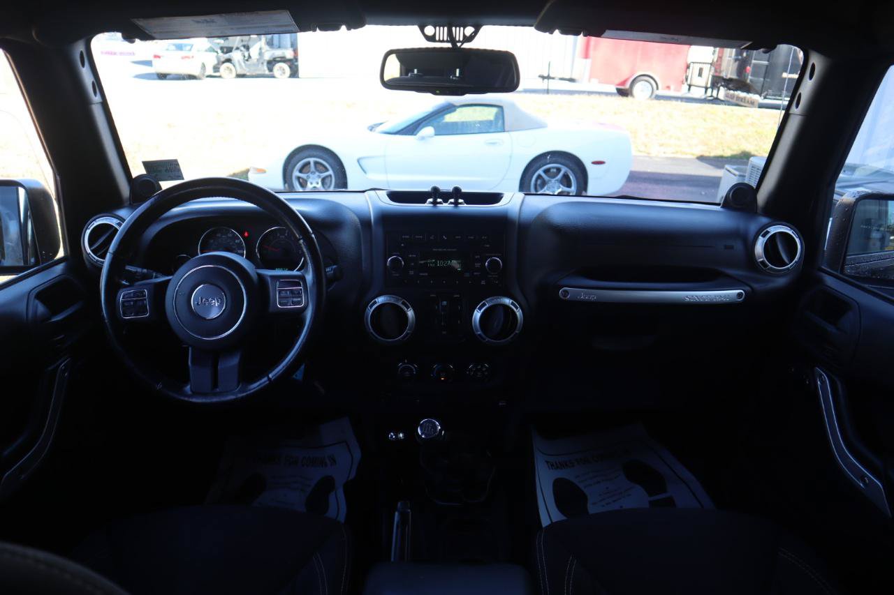 Used 2014 Jeep Wrangler Unlimited Rubicon w/ Connectivity Group AWD/4WD image 56