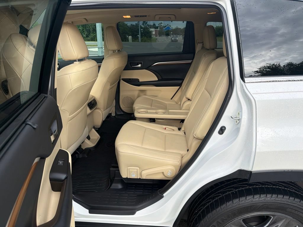 Used 2019 Toyota Highlander Limited Platinum AWD/4WD image 7