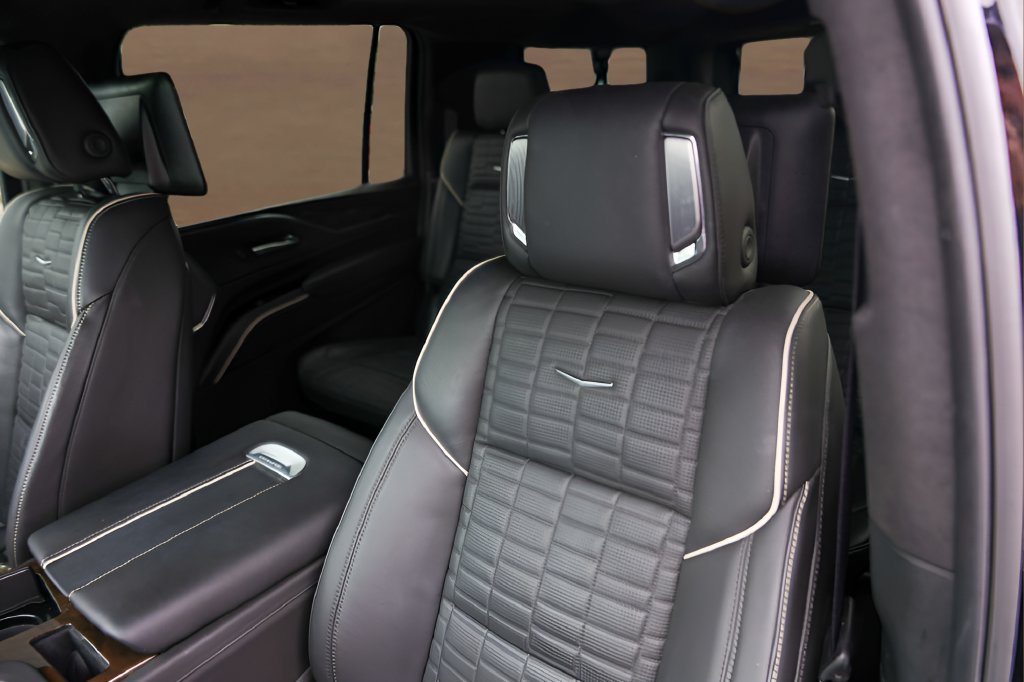 Certified 2024 Cadillac Escalade ESV Sport Platinum w/ LPO, ONYX Package AWD/4WD image 11