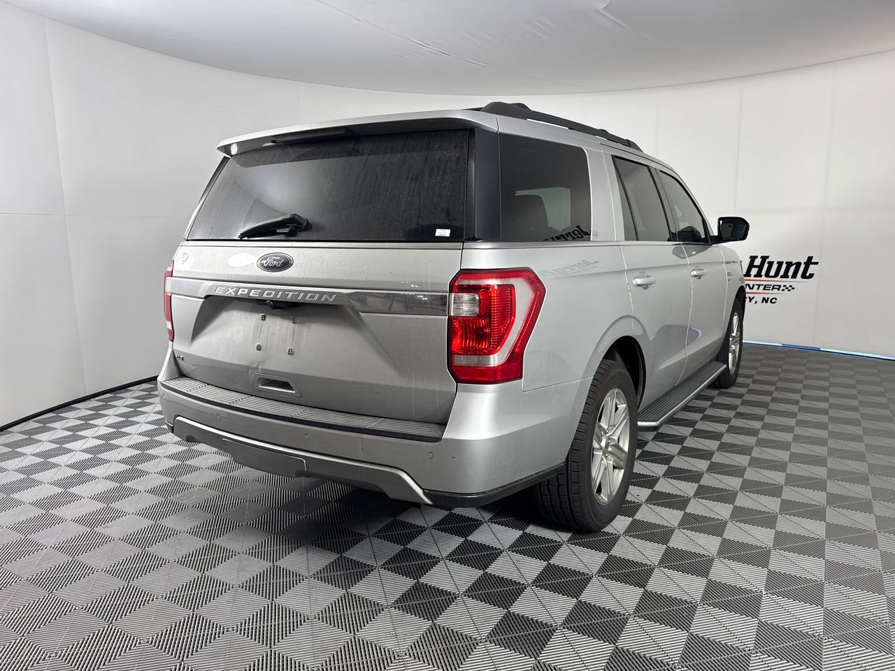 Used 2019 Ford Expedition XLT w/ Equipment Group 202A RWD image 11