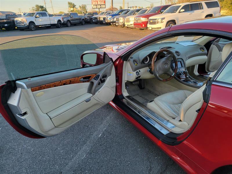 Used 2011 Mercedes-Benz SL 550 image 16