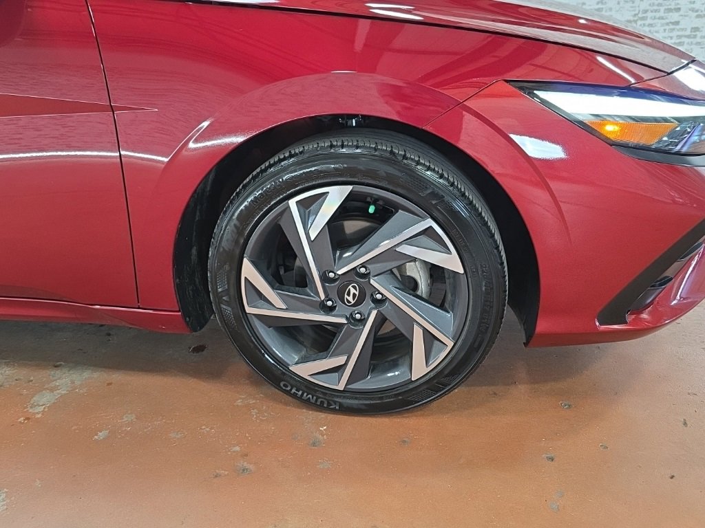 Used 2024 Hyundai Elantra Limited image 8