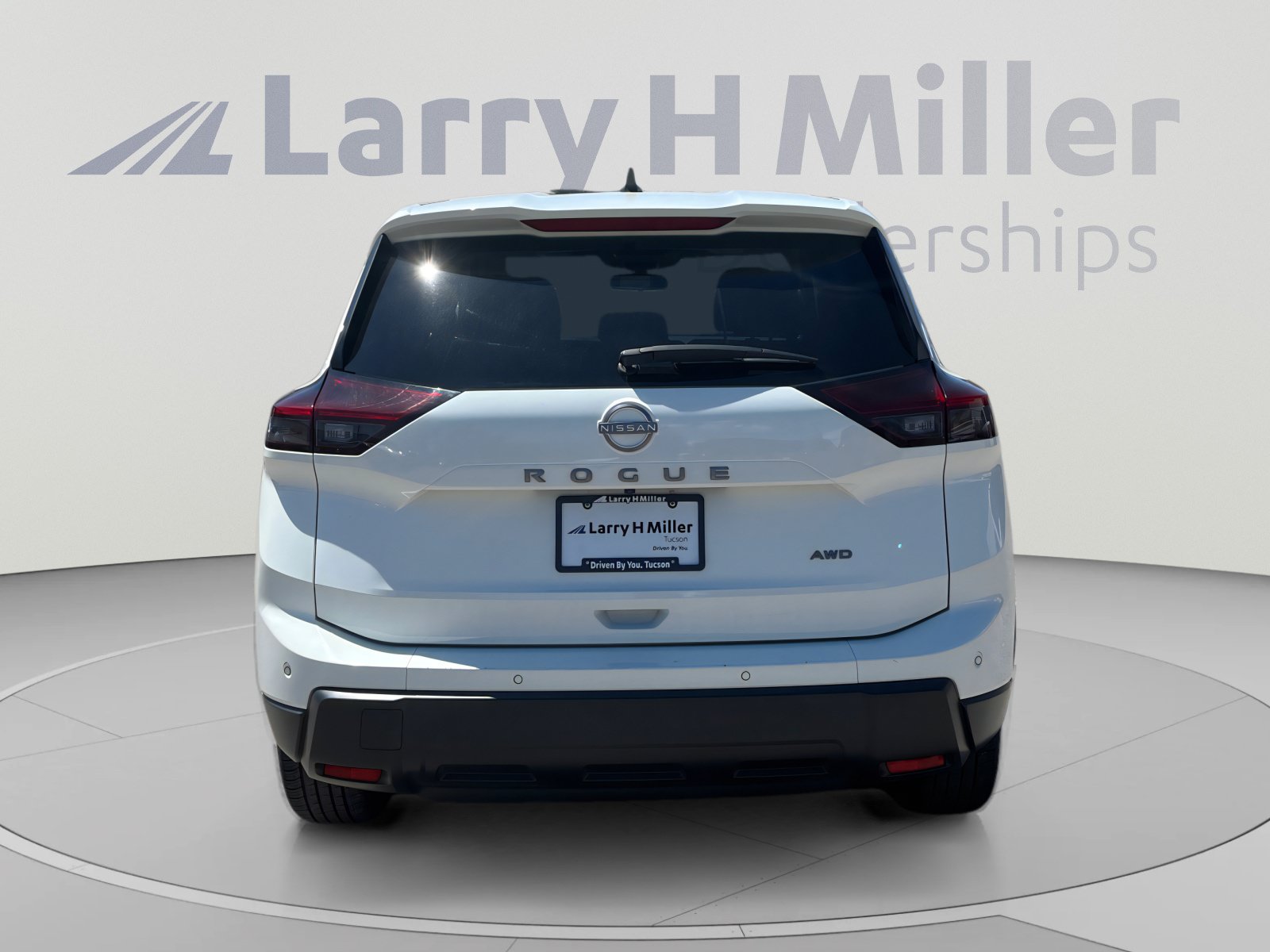 Used 2024 Nissan Rogue S AWD/4WD image 4