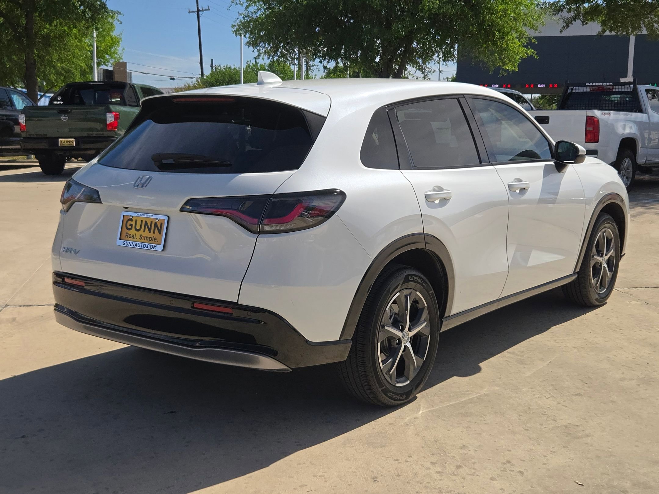 Used 2025 Honda HR-V EX-L image 3