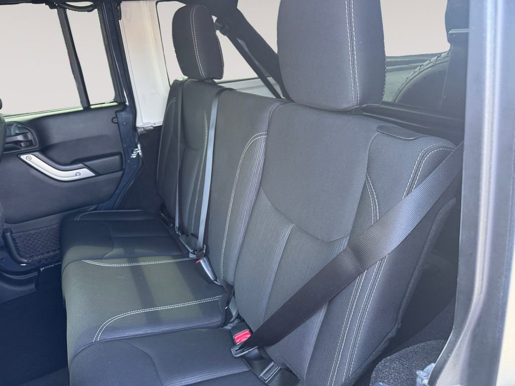 Used 2017 Jeep Wrangler Unlimited Sahara image 13