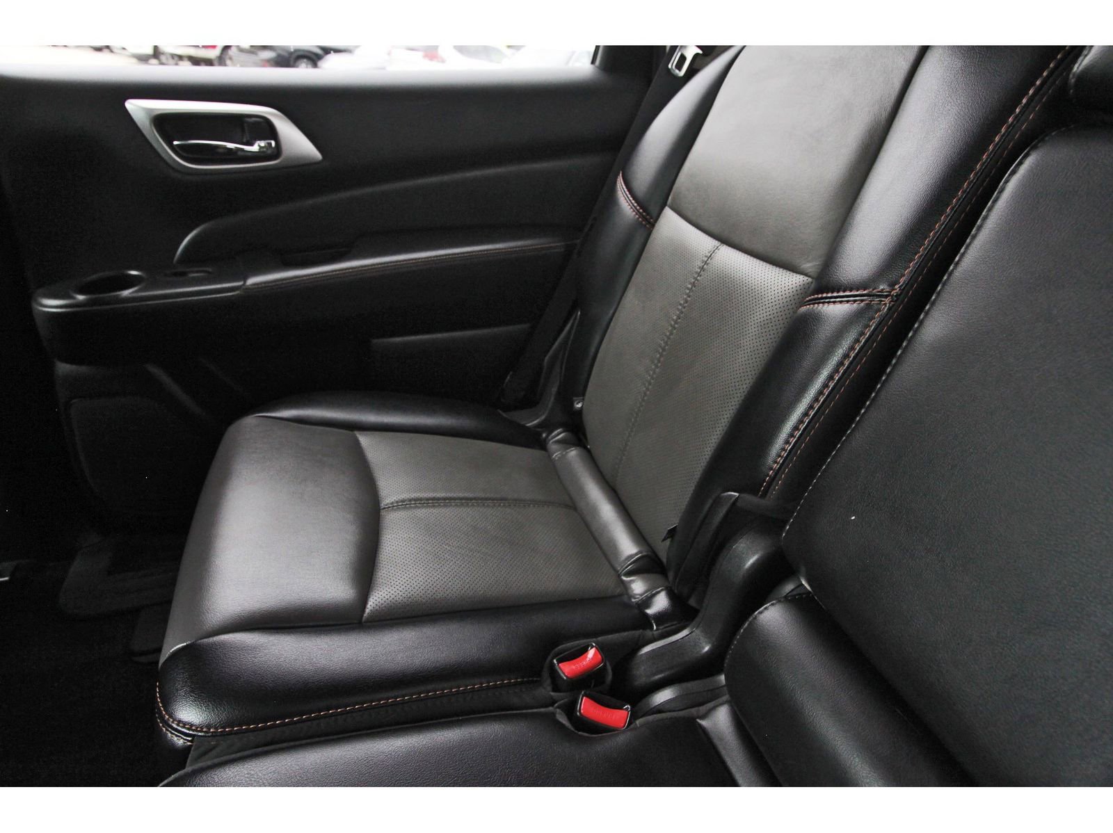 Used 2019 Nissan Pathfinder SL FWD image 14