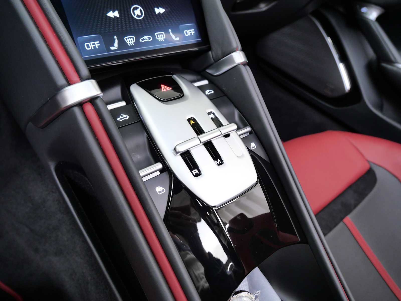 Certified 2025 Ferrari Roma Spider RWD image 25