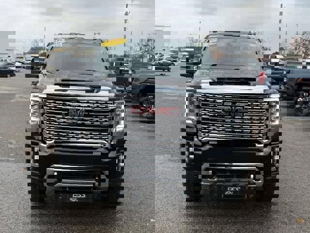 Used 2022 GMC Sierra 2500 Denali w/ Denali Black Diamond Edition image 3