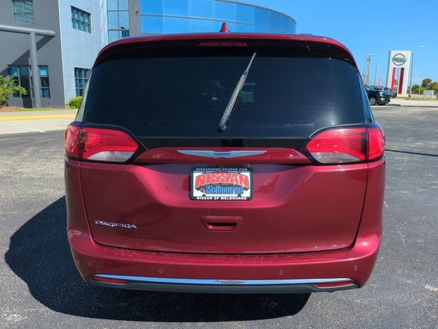 Used 2020 Chrysler Pacifica Touring-L image 6
