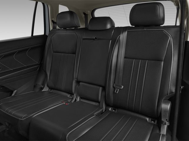 Used 2025 Volkswagen Tiguan SE R-Line image 11