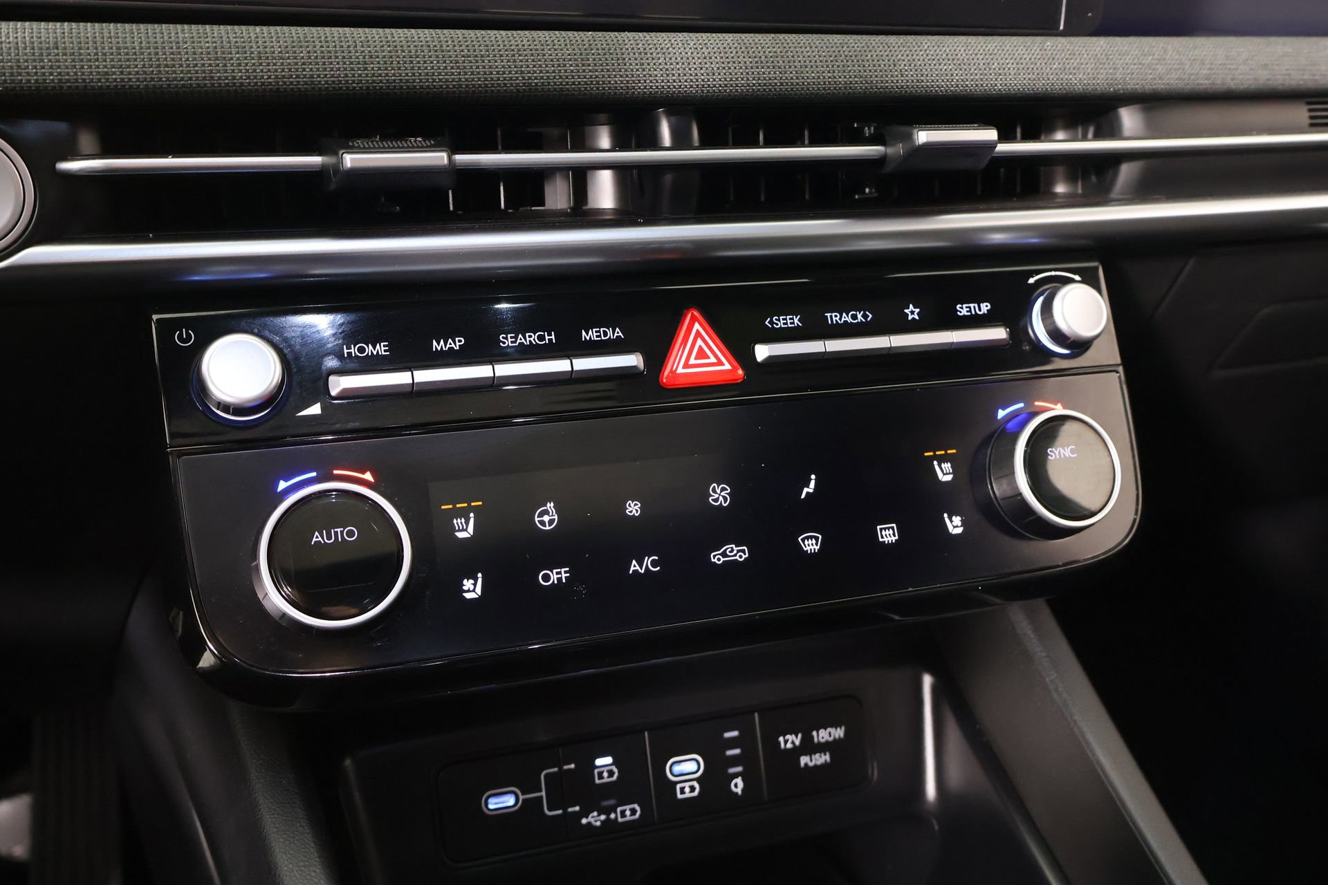 Certified 2025 Hyundai Santa Cruz Limited image 7