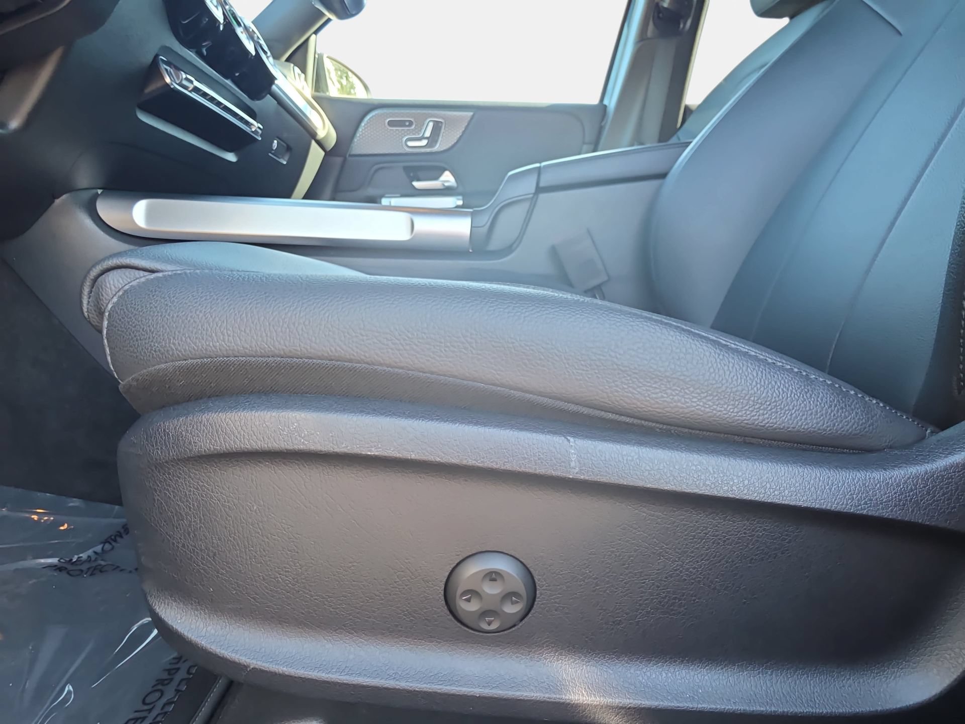 Used 2024 Mercedes-Benz GLB 250 image 28
