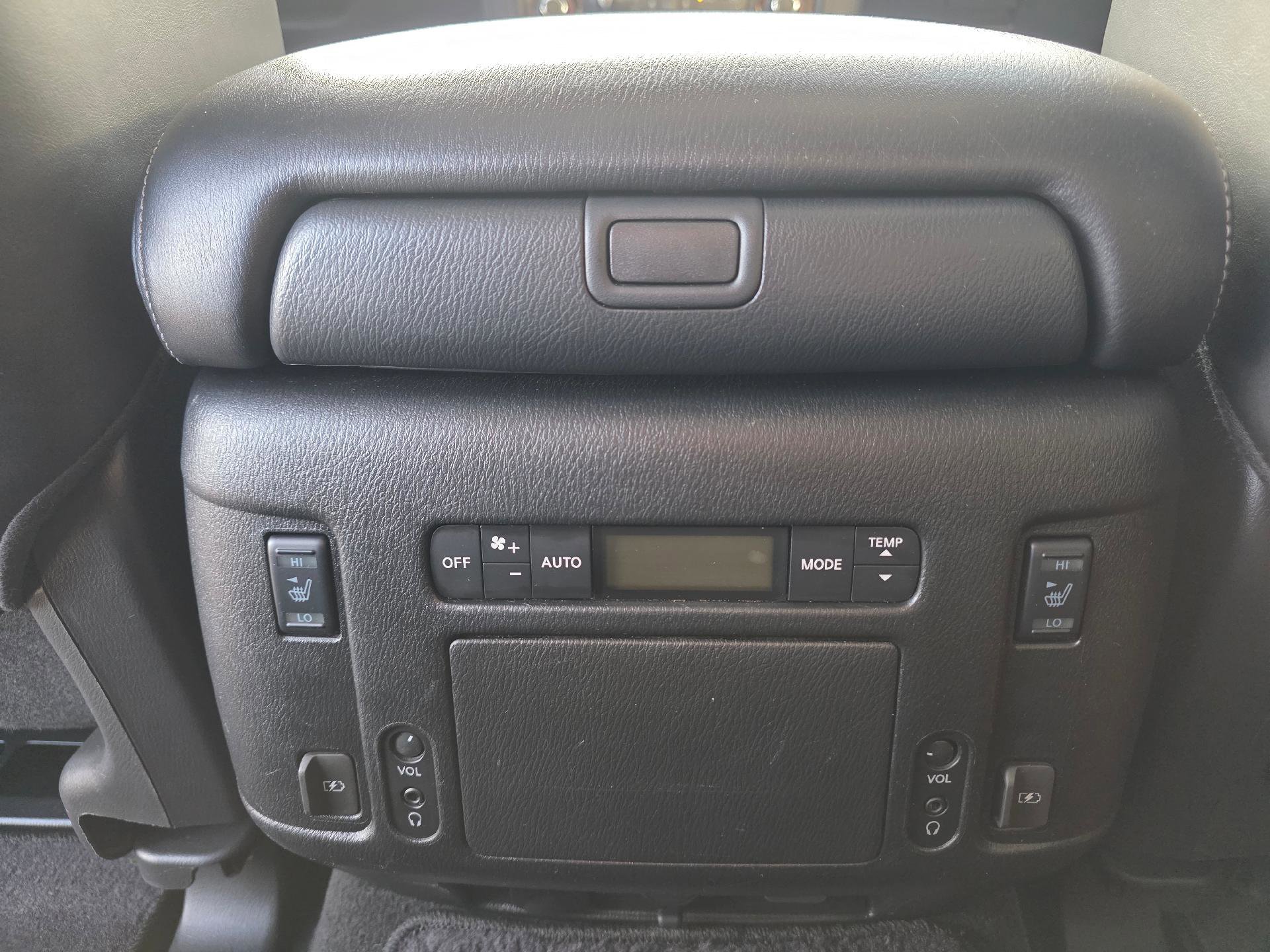 Used 2018 Nissan Armada Platinum image 25