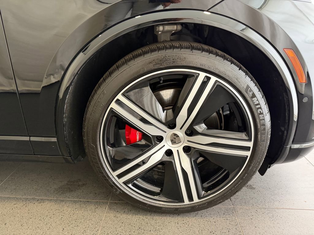 Certified 2025 Porsche Macan Turbo Electric AWD/4WD image 13