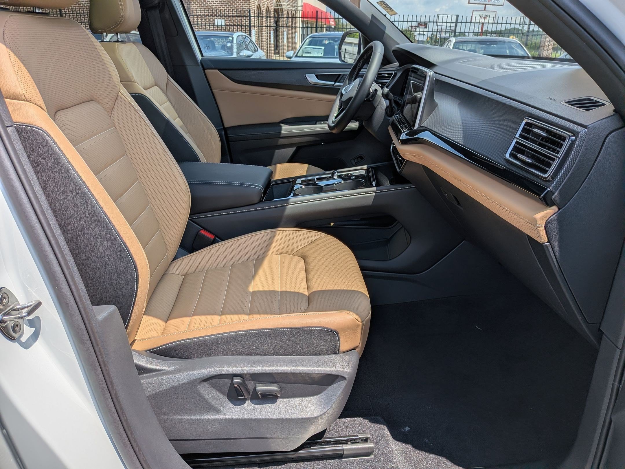 New 2026 Volkswagen Atlas Cross Sport SEL AWD/4WD image 37
