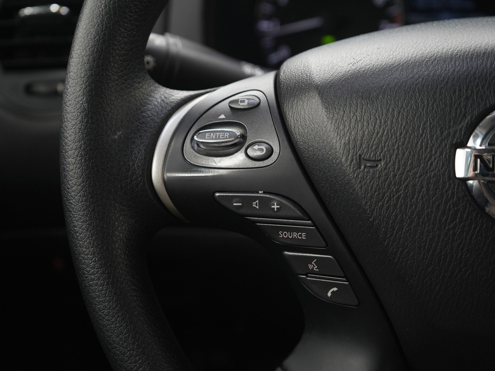 Used 2019 Nissan Pathfinder S image 24