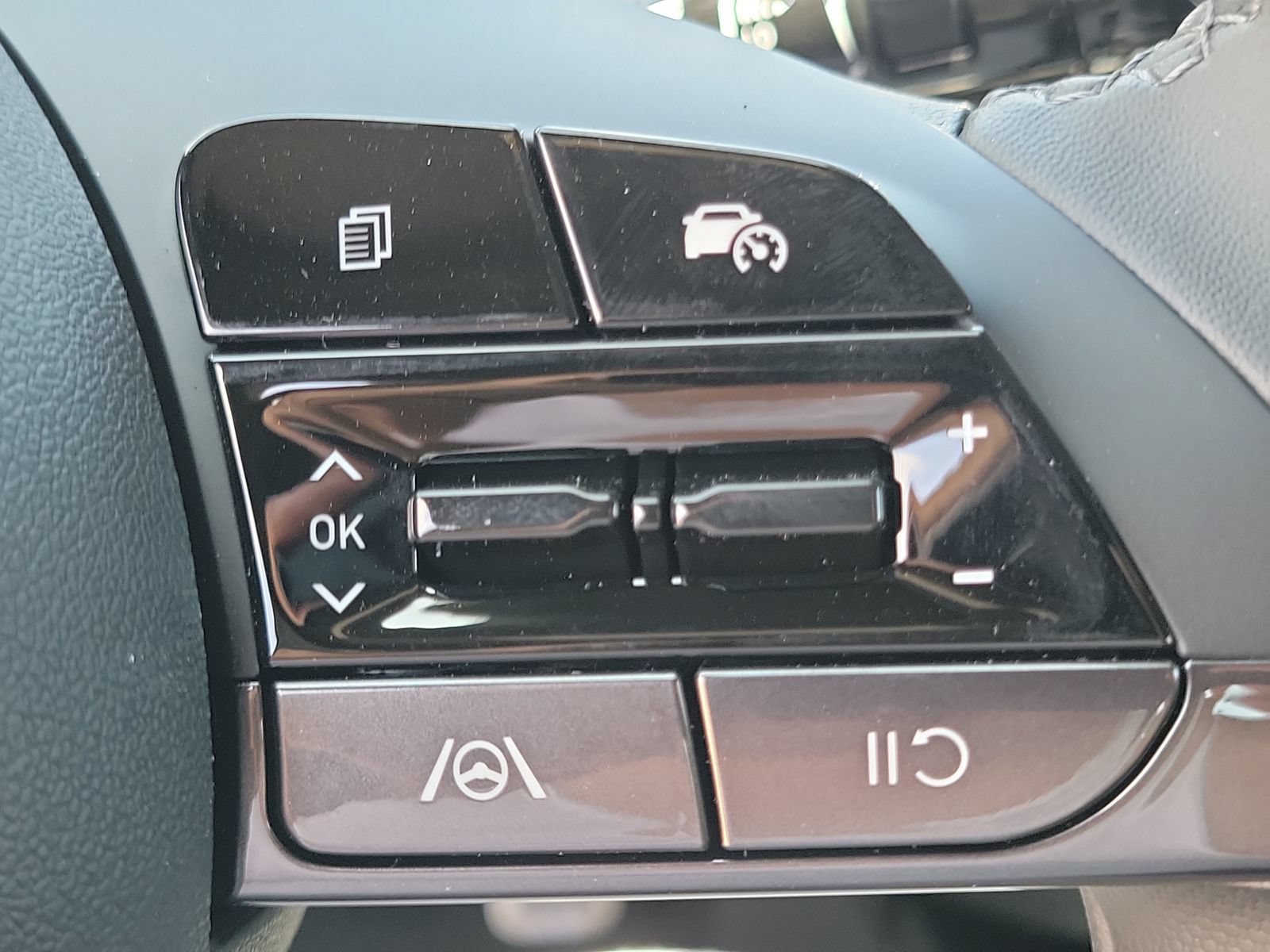 New 2026 Hyundai Elantra SEL Sport FWD image 9