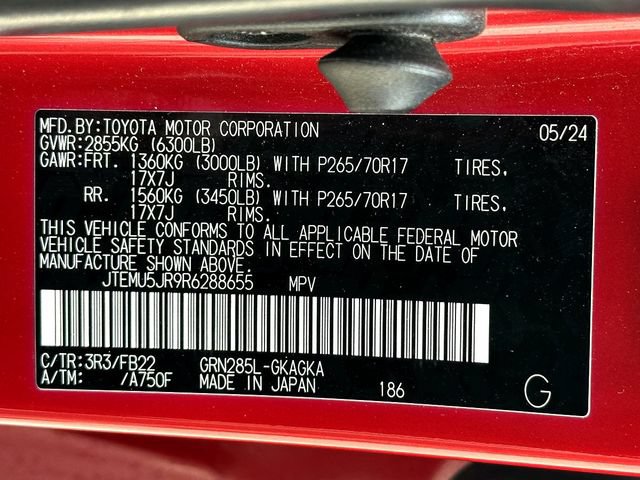 Used 2024 Toyota 4Runner SR5 AWD/4WD image 32