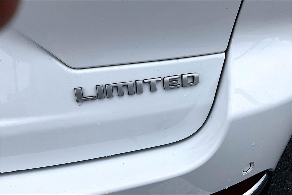 Used 2024 Jeep Grand Cherokee Limited AWD/4WD image 24