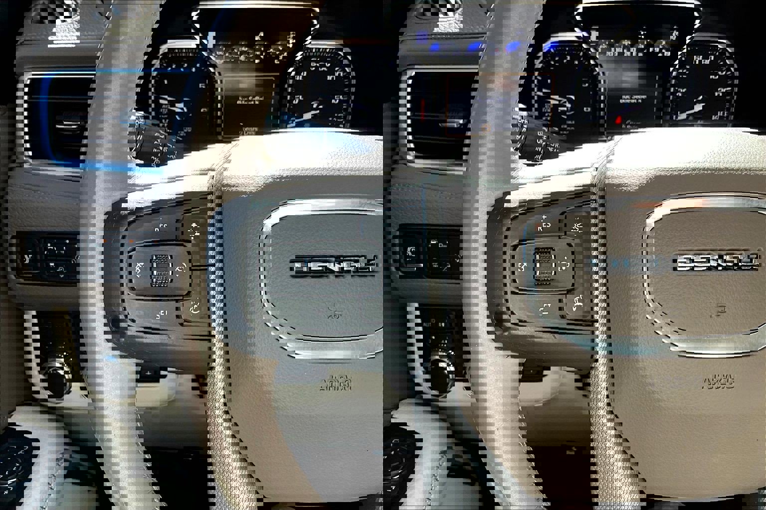 Used 2021 GMC Yukon Denali w/ Denali Premium Package image 20