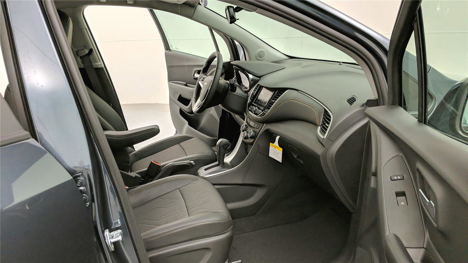 Used 2022 Chevrolet Trax LT w/ Driver Confidence Package AWD/4WD image 21