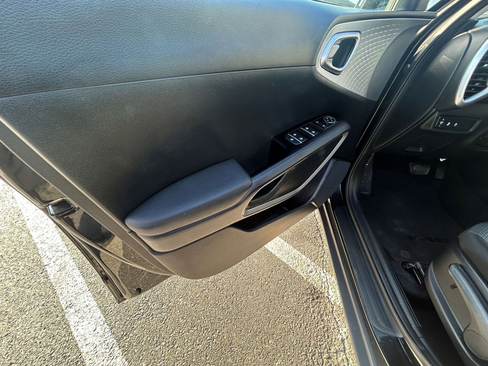 Used 2025 Kia Soul LX w/ LX Technology Package image 18