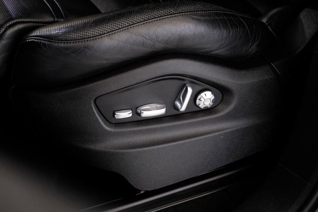 Used 2019 Porsche Cayenne S image 36