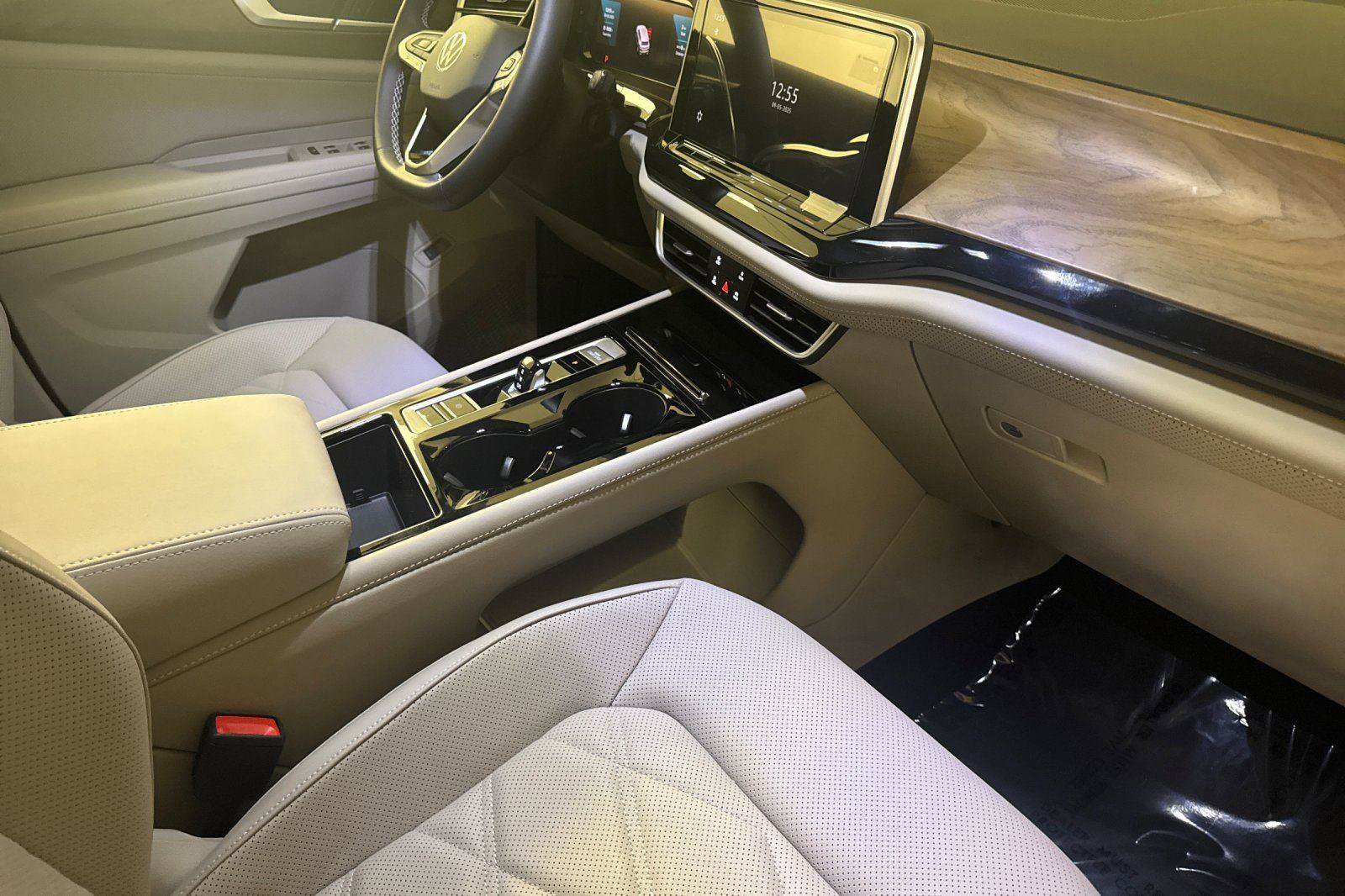 New 2026 Volkswagen Atlas SE image 16