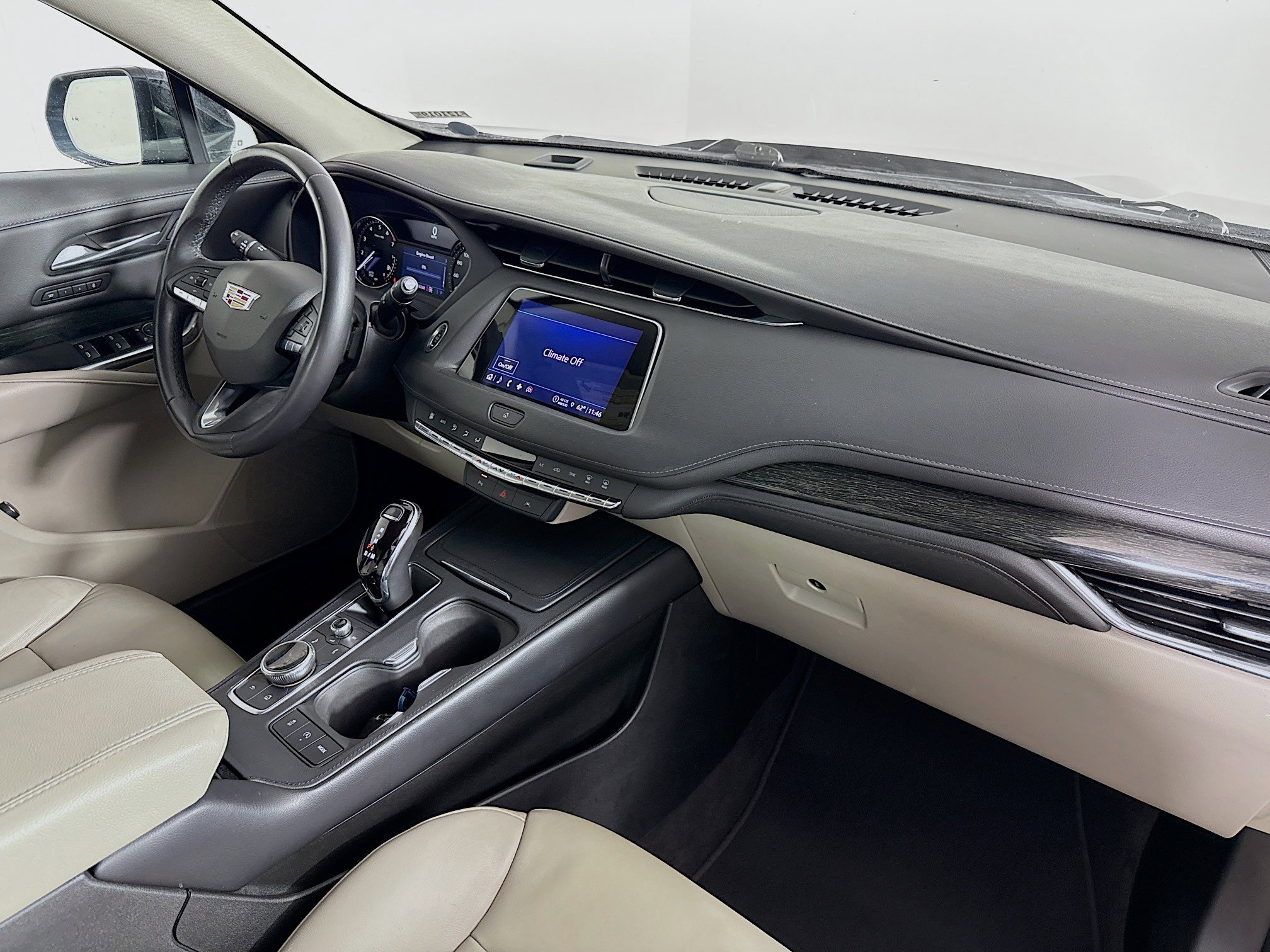 Used 2023 Cadillac XT4 Premium Luxury image 34