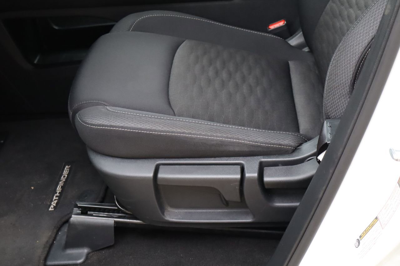 Used 2024 Nissan Pathfinder S image 15