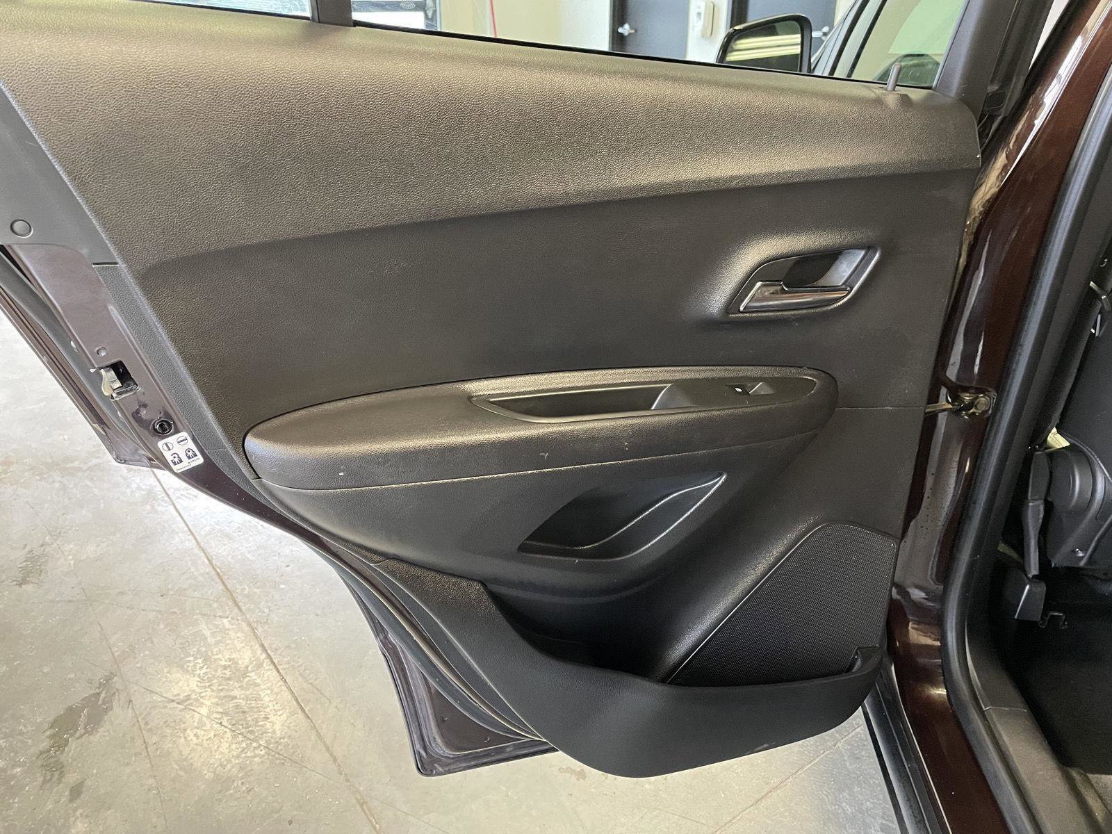 Used 2015 Chevrolet Trax LT w/ LT Plus Package image 28